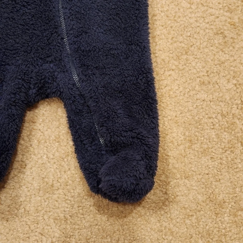 𝅺CARTER'S Navy Blue Sherpa Pram/Bunting, size 3 months